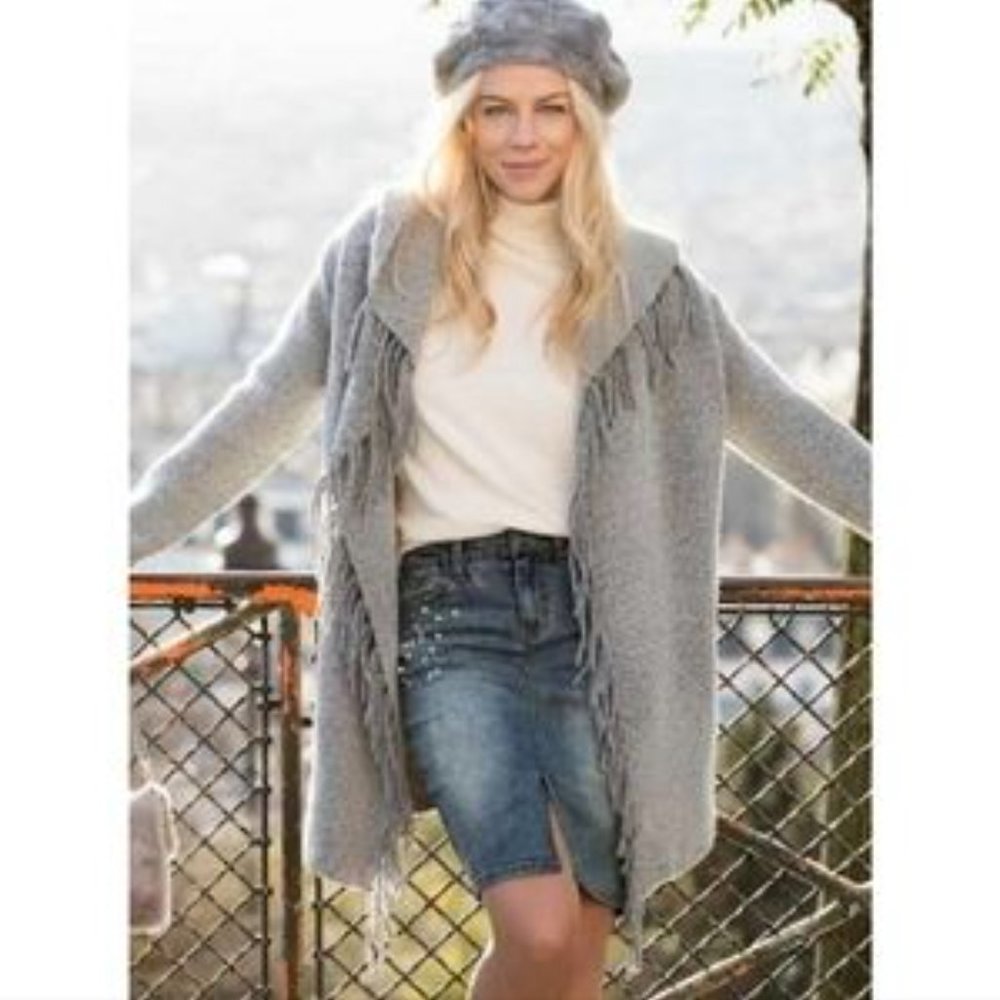 Super Chic soft, grey long open cardigan with fringe